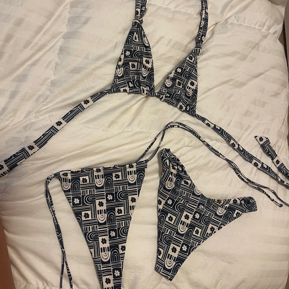 Skatie bikini set and matching shirt in Kilauea